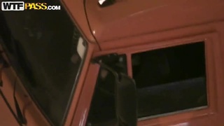 双亲不在时被超喜欢我的三名义妹包夹持续搾精的那两天